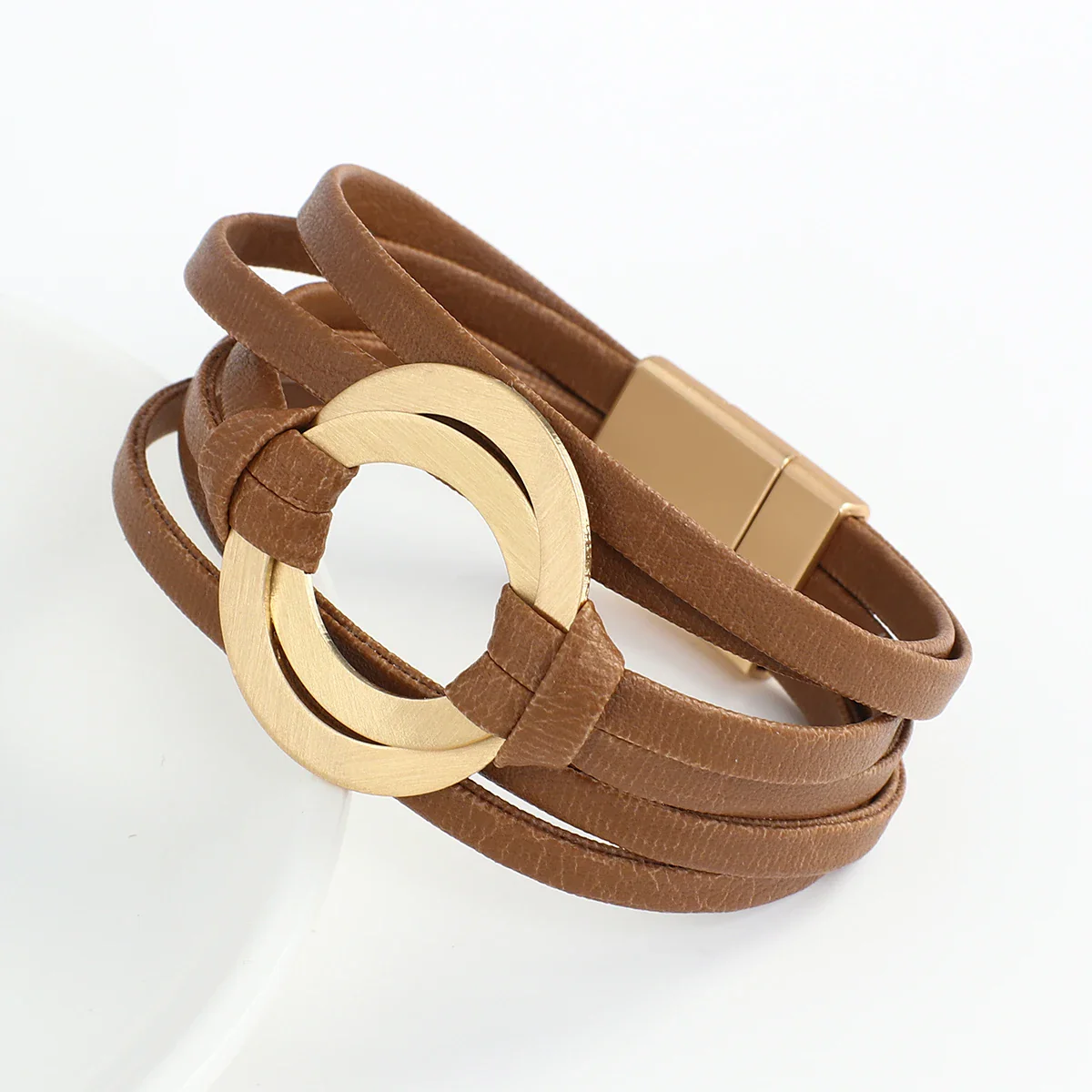 Snyggt armband i flera lager och stilrena detaljer - Bild 9
