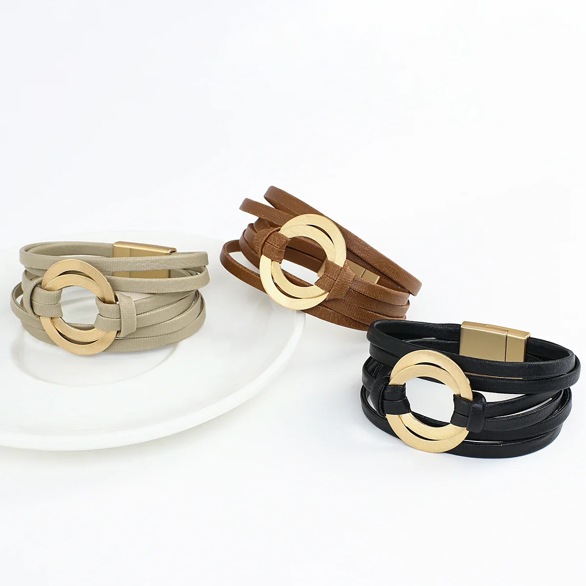 Snyggt armband i flera lager och stilrena detaljer - Bild 2