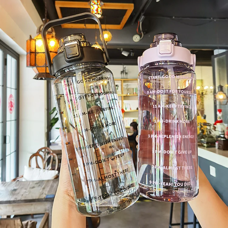 2-liters vattenflaska med peppande markeringar