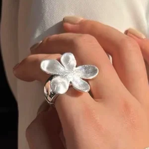 Stor blomring i silverfärg - justerbar