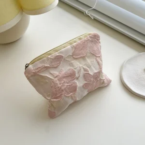 Mönstrad necessär perfekt för bindor, tamponger och dagens smink (17 modeller)